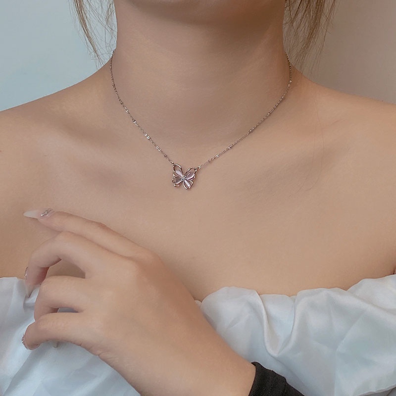 Kalung Kupu-Kupu Geometris Bahan Alloy Kristal Fashion Untuk Wanita