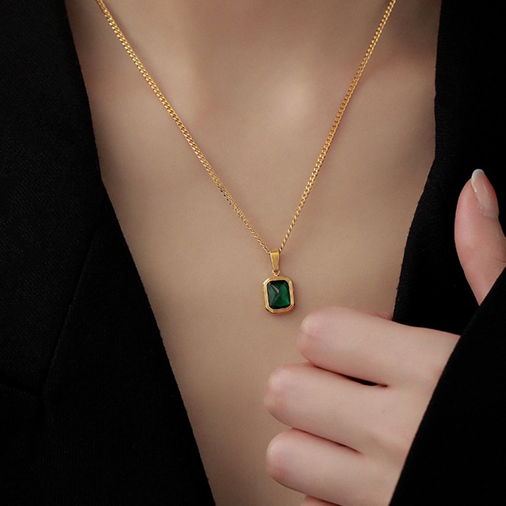 Women Retro Square Green Zircon Pendant Necklace/Ladies Titanium Steel Charm Necklaces/Kalung Klavikula Elegan/Kalung Rantai Kepribadian Perempuan/Kalung Choker Populer