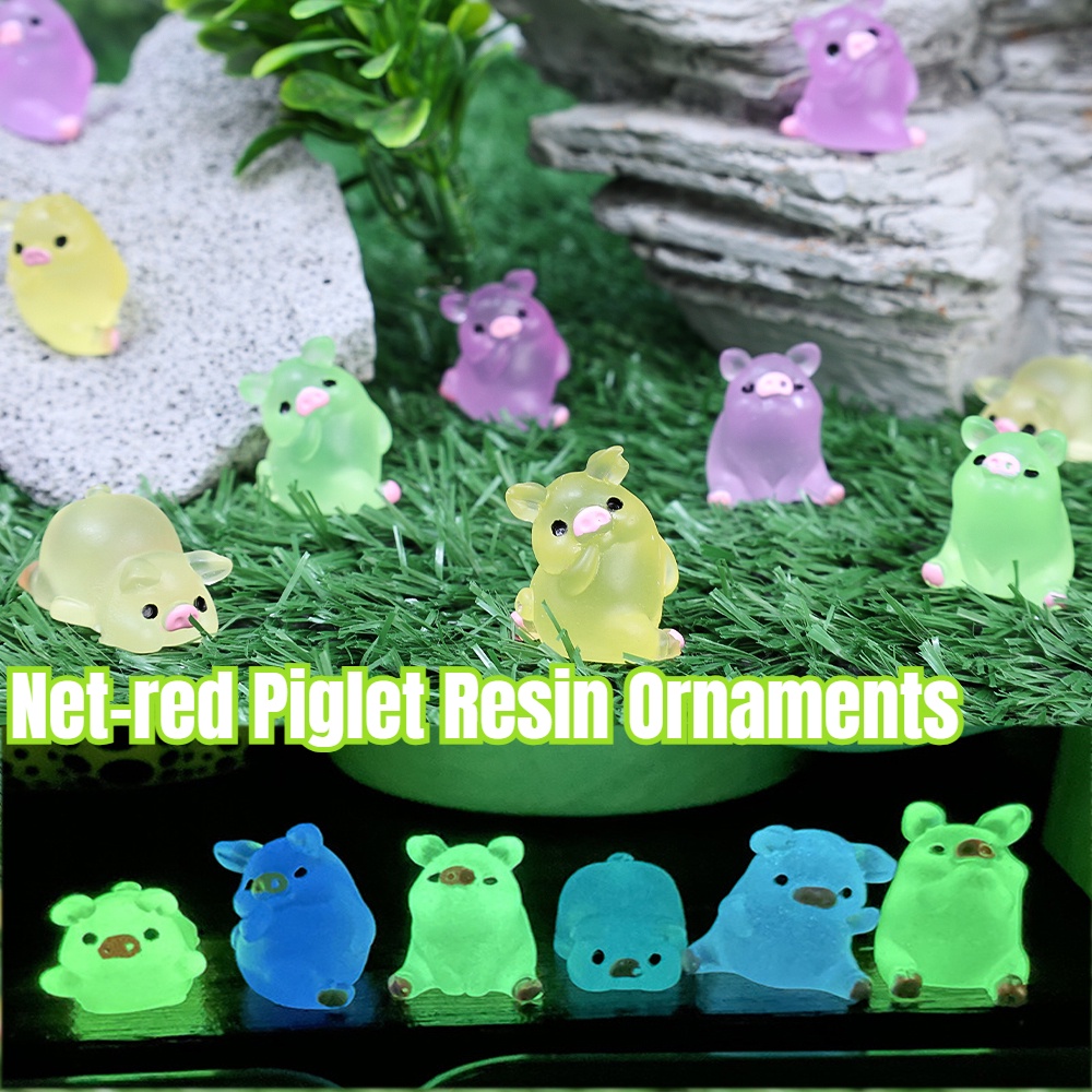 [Unggulan] Glow in The Dark Pig Kartun Babi Miniatur Terrarium Kerajinan Bercahaya Mini Pemandangan Babi Bonsai Dekorasi Net-Merah Piglet Resin Ornamen Mobil Dashboard Mainan Boneka