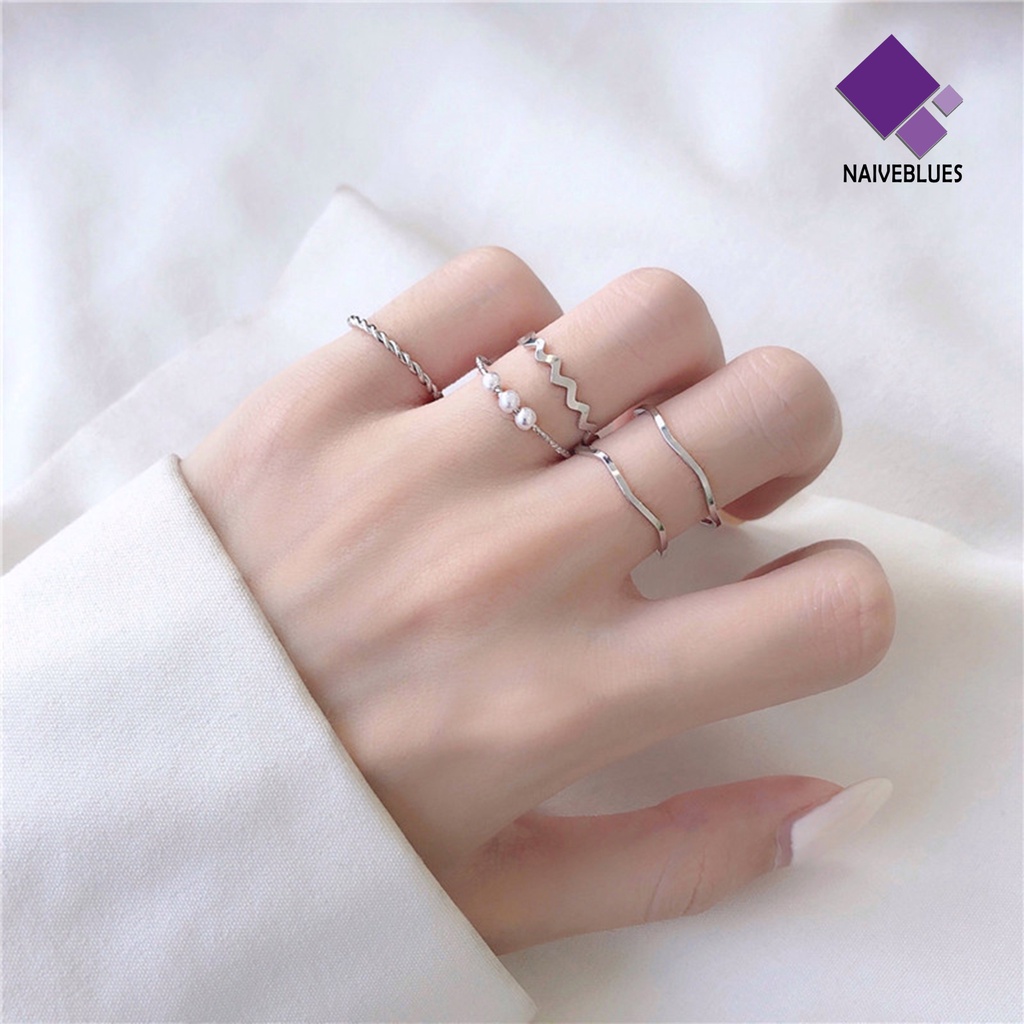 &lt; Naiveblues &gt; 5Pcs Cincin Jari Bergelombang Gaya Jepang Korea Mutiara Imitasi Set Electroplating Stackable Untuk Pesta