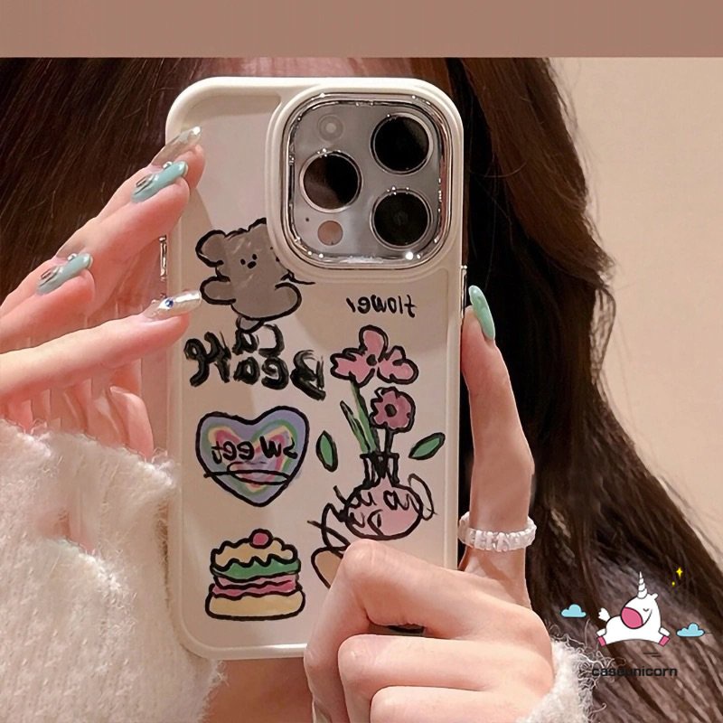 IPHONE Art Kartun Graffiti Flower Phone Case Kompatibel Untuk Iphone11 13 14 12 Pro Max XR 7Plus 8 7 Plus X XS Max Cinta Hati Kucing Anjing Lucu Beruang Plating Metal Frame Lensa Soft Cover