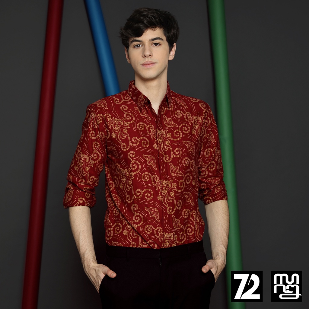 BAJU BATIK PRIA Kemeja Lengan Panjang Slimfit Premium Motif Fox Warna Merah 723693 Cap 72IL - Baju Kemeja Atasan Pakaian Setelan Batik Pria Cowok Laki Laki Remaja Keluarga Kantor Lengan Panjang Modern Slimfit Slim Fit Premium Kekinian