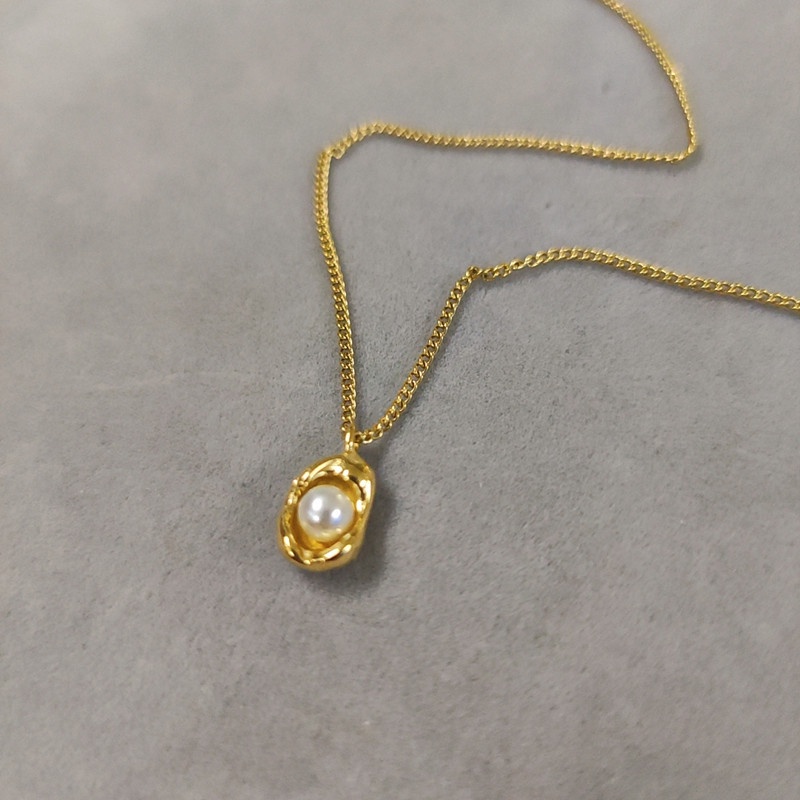 French Pearl Kalung Perempuan Baja Titanium Emas 18K Mangkuk Kacang Liontin Mutiara Fashion Rantai Klavikula Sederhana