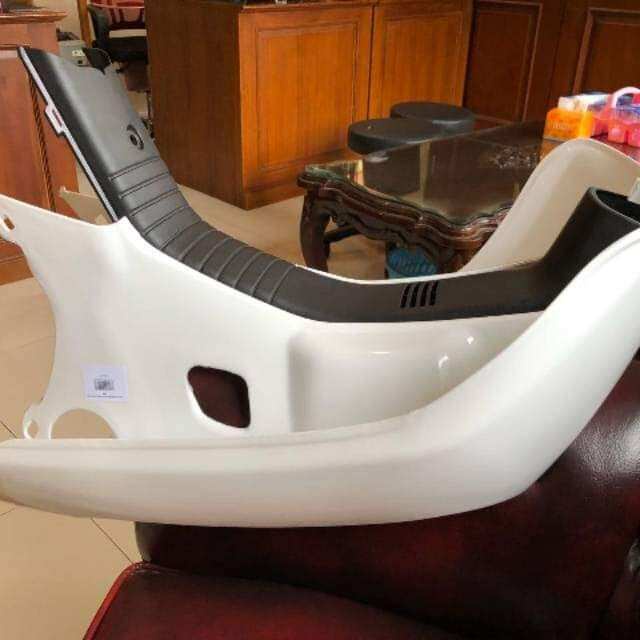 set cover sayap depan kanan kiri plus dek tengah leksil konci honda astrea grend warna putih