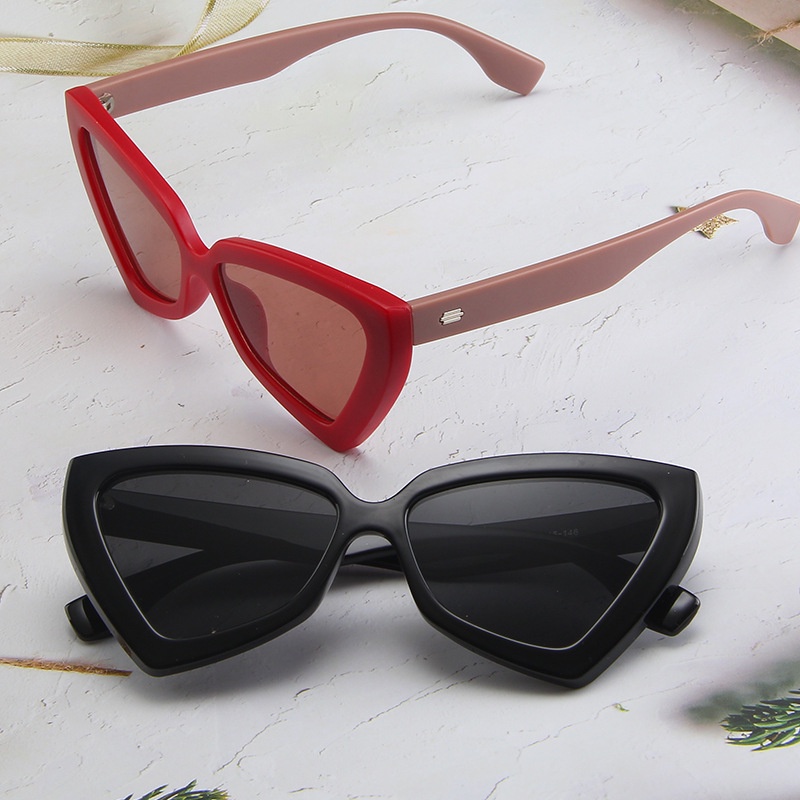 (YUZHU) Vintage Fashion Segitiga Cat Eye Rice Spike Sunglasses Untuk Wanita Candy Color UV Protection Sunglasses