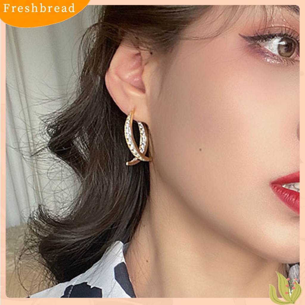 &lt; Freshbread &gt; 1pasang Anting Menjuntai Perhiasan Melengkung Silang Manset Telinga Berkilau Ringan Untuk Perjamuan