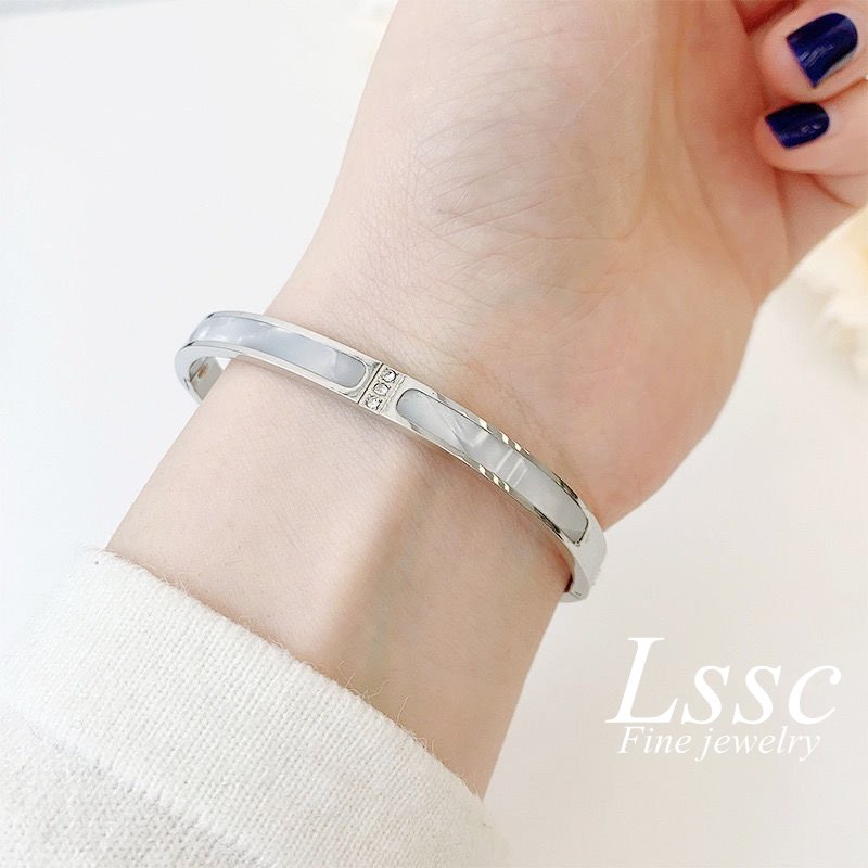 Gelang Titanium Wanita Anti Karat Berlian Mewah Shell Elegan Fashion Korea Emas 18K Bangle Aksesoris Perhiasan