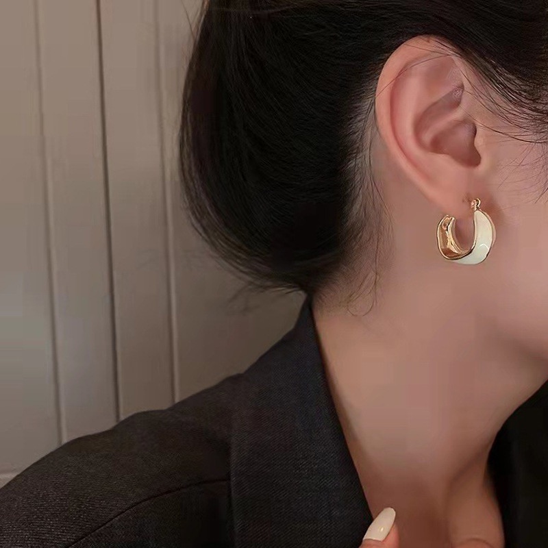 French Retro Geometris Tidak Teratur Anting Bulat Perempuan Desain Sederhana Merasakan Mode Gaya Logam Anting Earrings