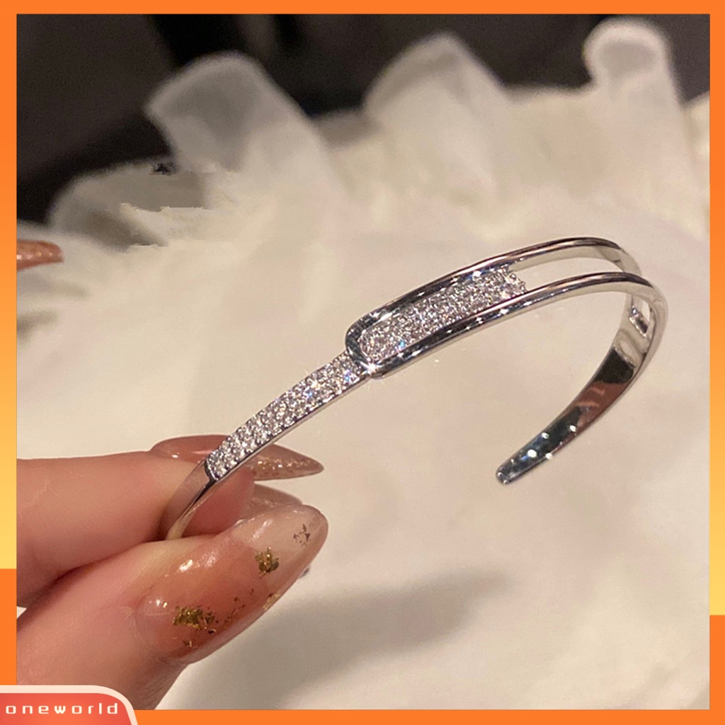 [EONE] Wanita Bangle Bukaan Hollow Hypoallergenic Minimalis Elegan Hadiah Berlapis Perak Berlian Imitasi Berkilau Gelang Tangan Cewek Untuk Harian