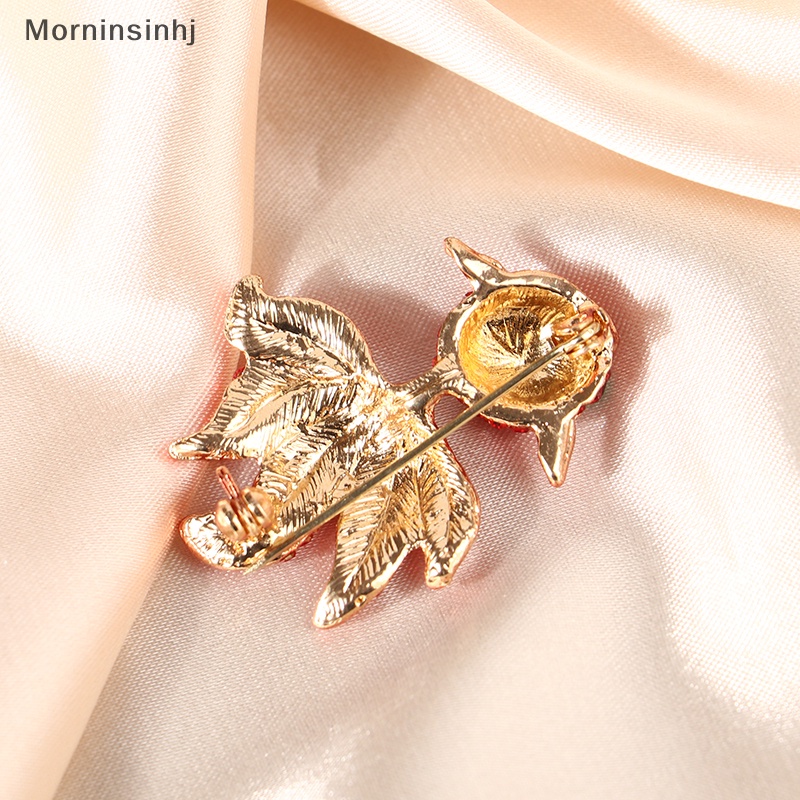 Mornin Fashion Wanita Merah Berlian Imitasi Ikan Mas Bros Hewan Kerah Pin Mantel Gaun Pesta Ornamen Perhiasan Hadiah id