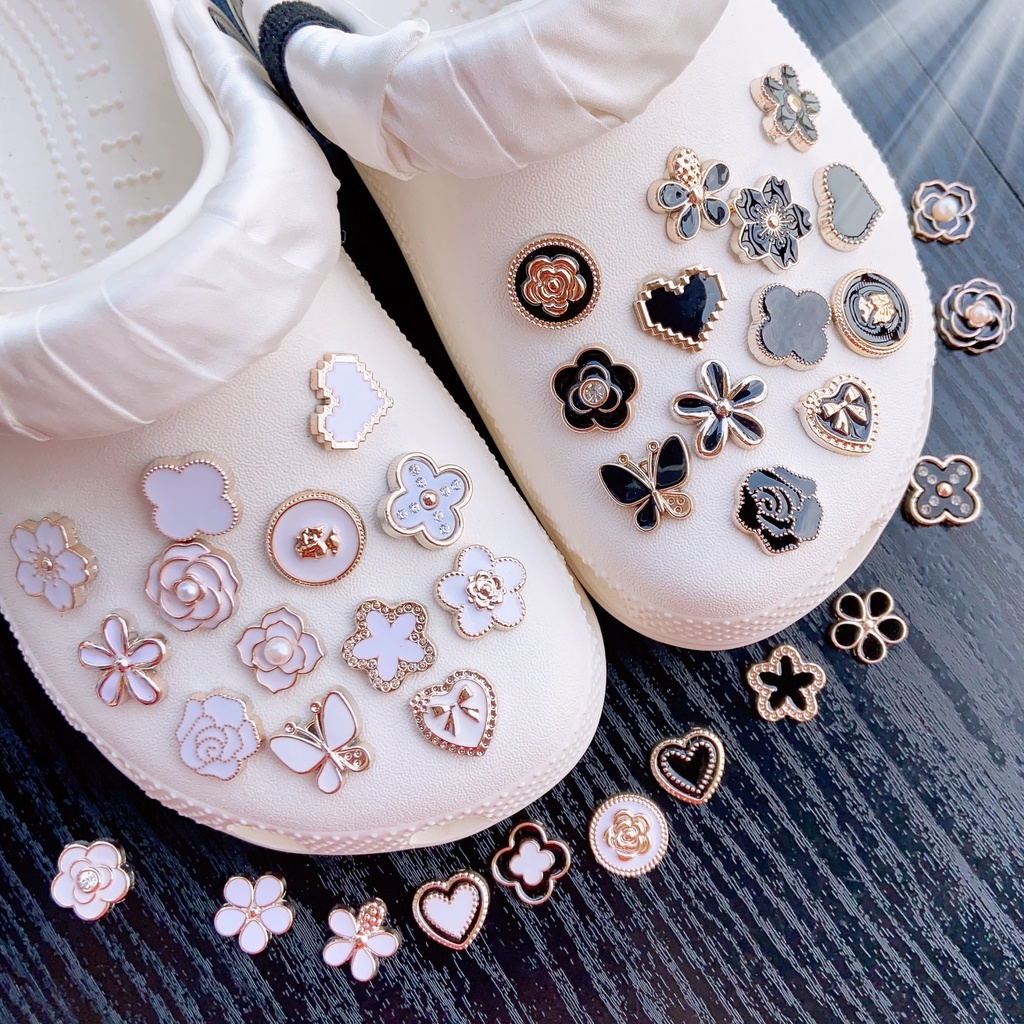 [1pcs]Fashionable Little Fragrance/Four-leaf Clover /Rose /Love DIY Jibitz INS Shoe Accessorie Dekorasi Lucu DIY Aksesoris Shoe Buckle Shoe Decoration