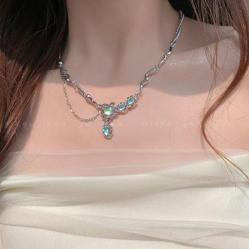 Unik All-Match Manis Keren Moonstone Jahitan Kalung Perempuan Cahaya Mewah High-End Desain Clavic