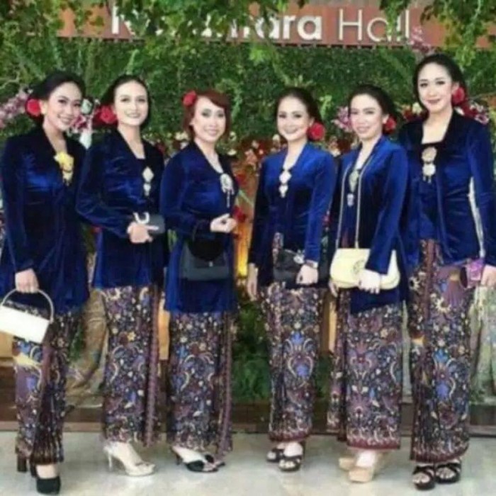 

New Baju Wanita Kebaya Atasan Bludru Kutubaru Encim Lengan Panjang - Navy, L (Ld 100)