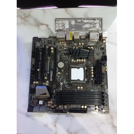 Mainboard Mobo Motherboard PC Gaming Merk ASRock Z77 Extreme4 - M Socket 1155 Support Sandy dan Ivy