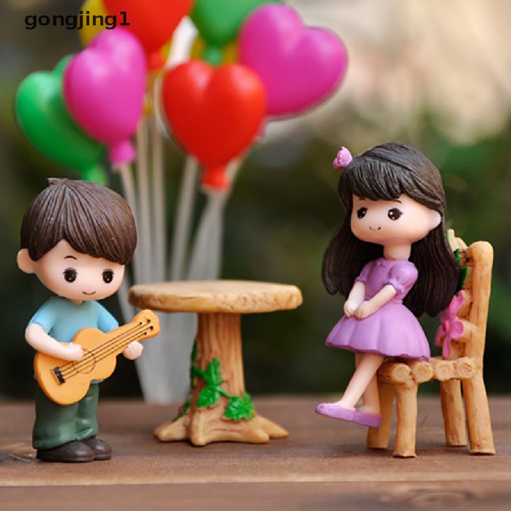 Ggg 2pcs Ornamen Miniatur Kreatif Cowok Cewek Gitar Sweety Lovers Patung Pasangan ID