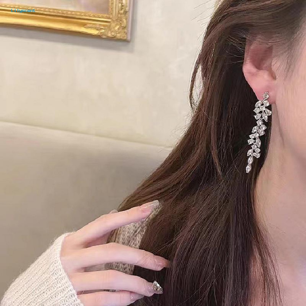 Lilyscent 1pasang Aksesoris Wanita Drop Earrings Fashion Aksesoris Bentuk Daun Hias Berlian Imitasi Rumbai Drop Earrings Glitter
