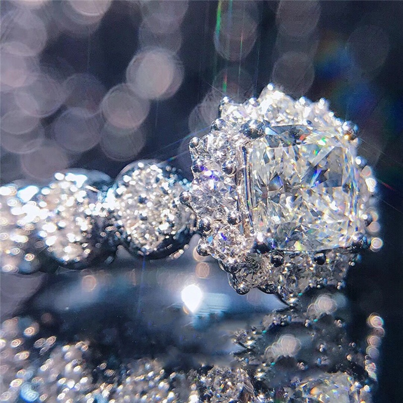 Cincin Wanita Cubic Zirconia Putih Berkilau Untuk Aksesoris Pernikahan Tunangan Cushion CZ Temperamen Perhiasan Perempuan