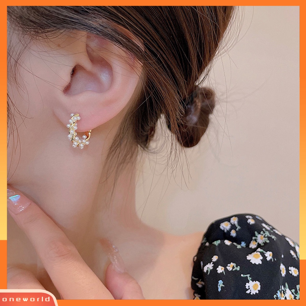 [EONE] 1pasang Anting Hoop Cahaya Mewah Temperamen Mutiara Imitasi Minimalis Geometris Hias Hadiah Wanita Anting Lingkaran Perhiasan Pesta Aksesori Busana