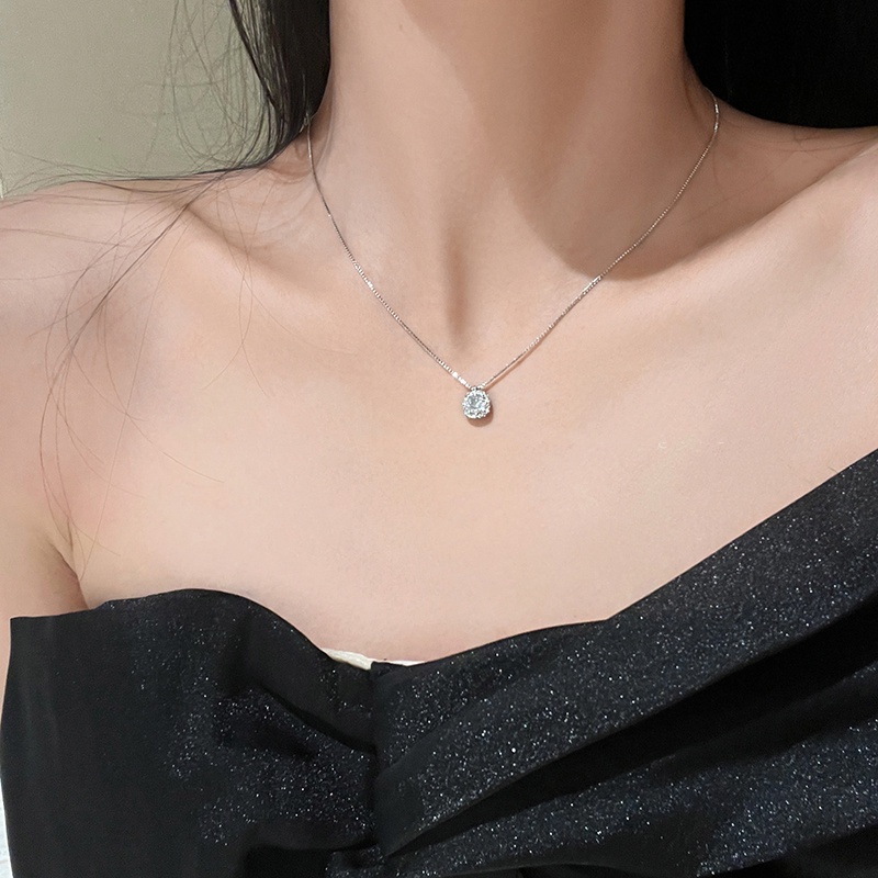 Papaozhu Fined Sparkling Zircon Square Pendant Gold Kalung Untuk Wanita Perempuan Chic Bersinar Kristal Geometris Rantai Tulang Selangka Temperamen Aksesoris Leher