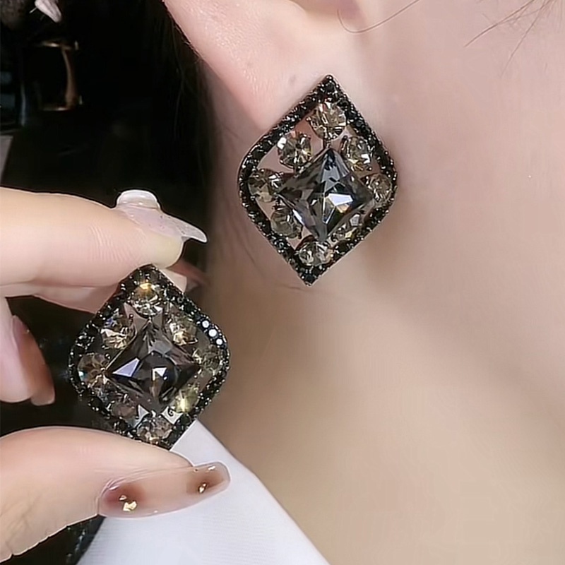 T Classy Berlian Hitam Kristal Gaya Baru Anting Desain Niche Fashion