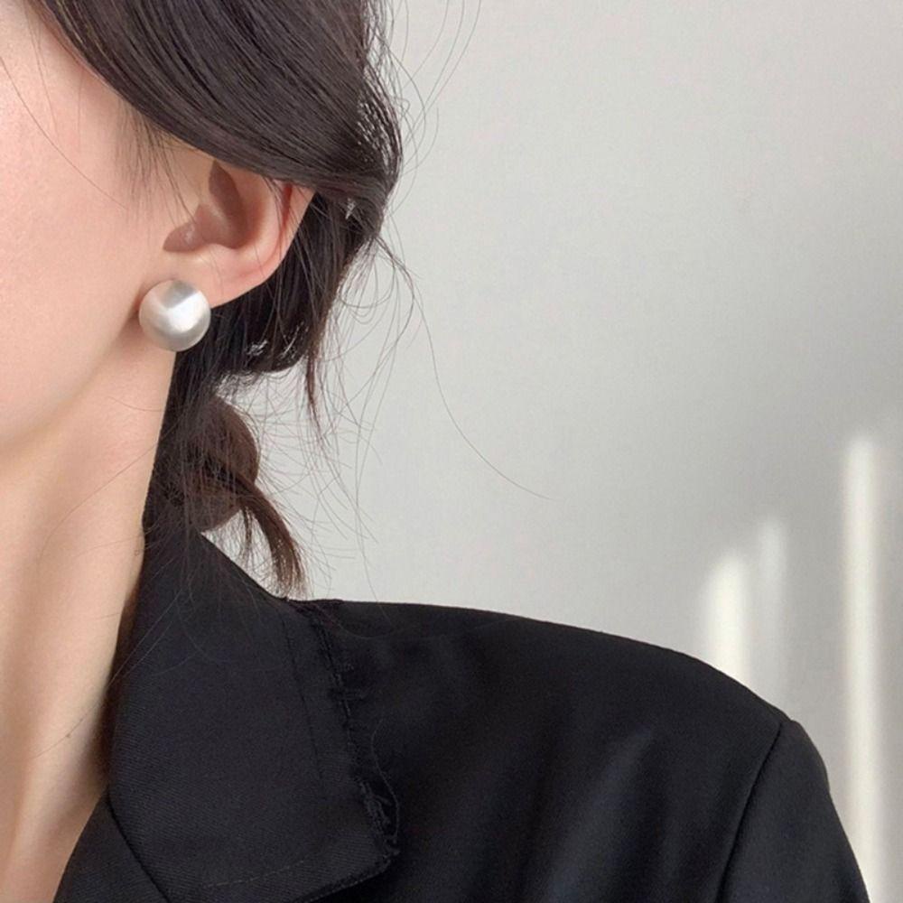 Mxbeauty Korea Ear Studs Elegan Bola Emas Indah Aksesoris Telinga Sederhana Geometris Telinga Gesper