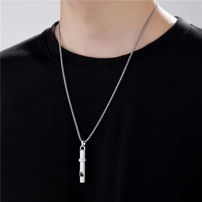 Manis Keren Gaya Hip-Hop Unik Peluit Liontin Kalung Y2K Keren Disco Blowable Titanium Steel Sweater Rantai