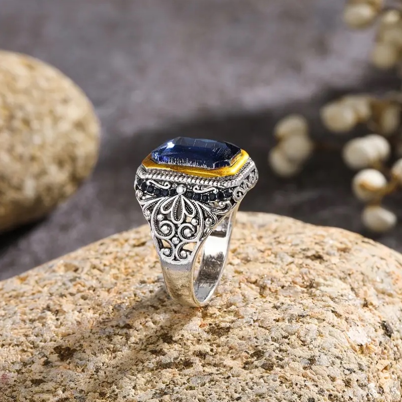 Sapphire Cincin Pria Bahan Sterling Silver 925 Hias Kristal / Berlian Safir Gaya Vintage Untuk Pernikahan / Pertunangan