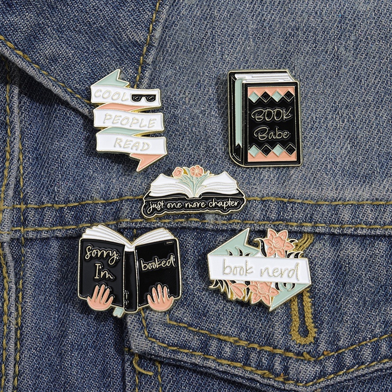 Book Nerd Enamel Pin Lucu Buku Bros Kerah Lencana Sastra Lapel Pin Perhiasan Hadiah Untuk Teman Anak