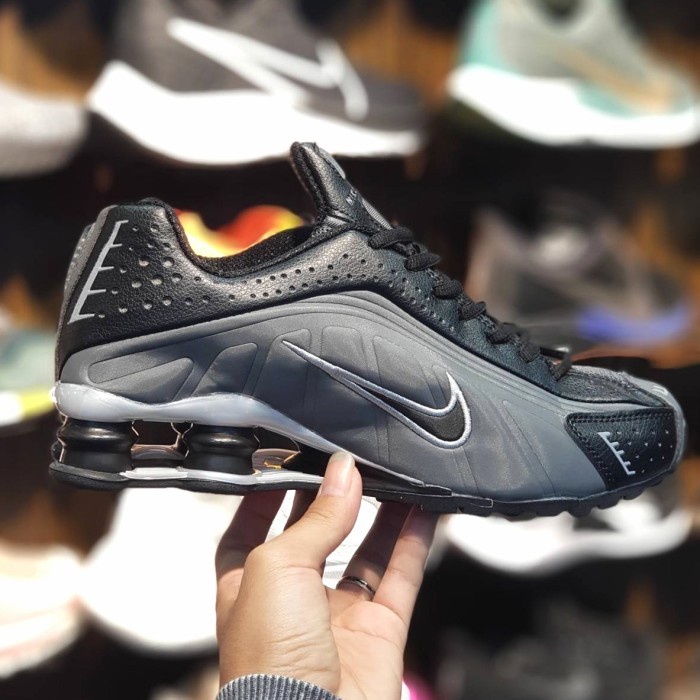 Sepatu Sneakers Nike Shox R4 Grey Black Men