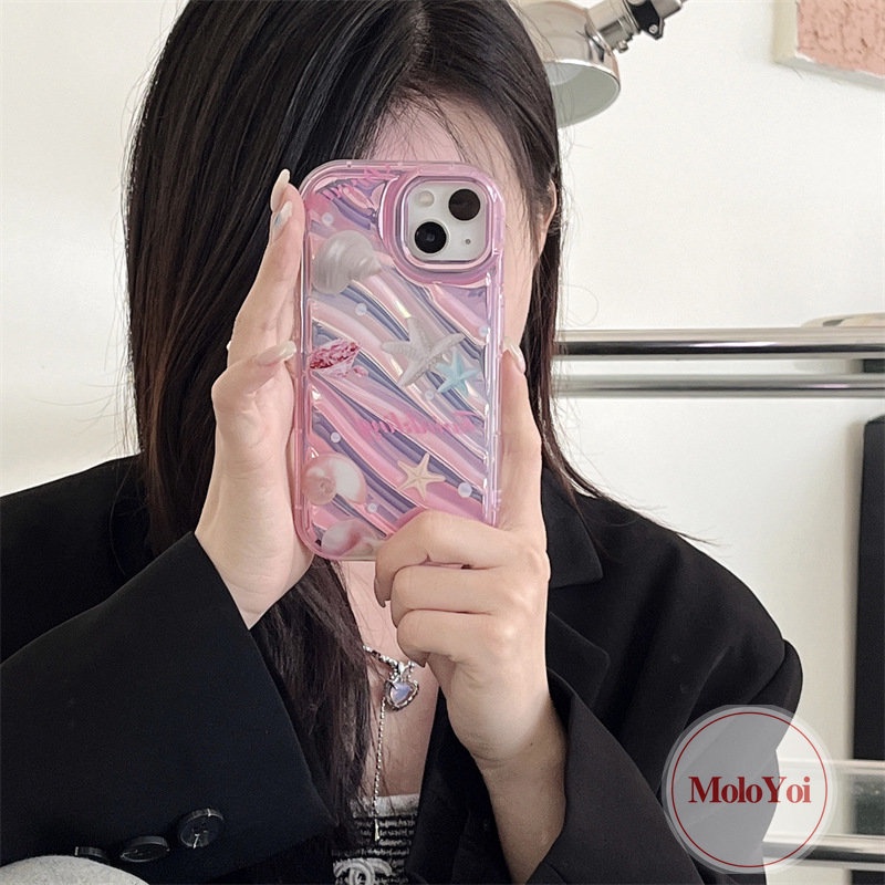 IPHONE Fantasy Pearl Shell 3D Stereo Kerut Kreatif Simple Letter Case Kompatibel Untuk Iphone11 14 13 12 Pro MAX XR XS X MAX 7 6S 8 6 Plus 7Plus SE 2020kartu Laser Mewah Soft Cover