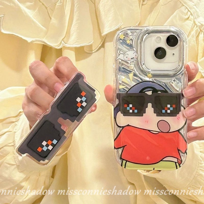 Kartun Case Kompatibel Untuk IPhone14 13 11 12 Pro Max6 8 6S Plus X XR 7Plus XS MAX SE 2020pakai Kacamata Hitam Crayon Shin-Chan Kreatif Kartu 3D Stereo Corrugation Cover