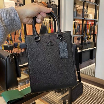 Coach Tote 16 With Signature Canvas