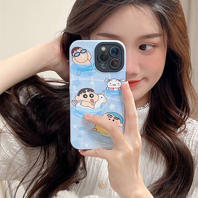 Lovely Swimming Crayon Shin-chan Hard Plastic Case HP iP iPhone 12 13 14 Pro Max 11 FTD Casing Apple