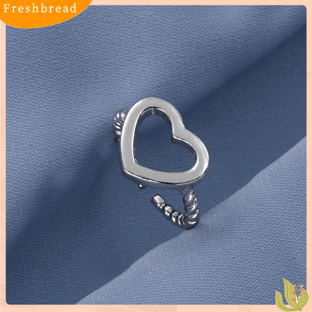 &lt; Freshbread &gt; 2Pcs Cincin Pasangan Berongga Berlapis Jantung Perhiasan Pembukaan Cincin Jari Yang Dapat Disesuaikan Hadiah Hari Kasih Sayang