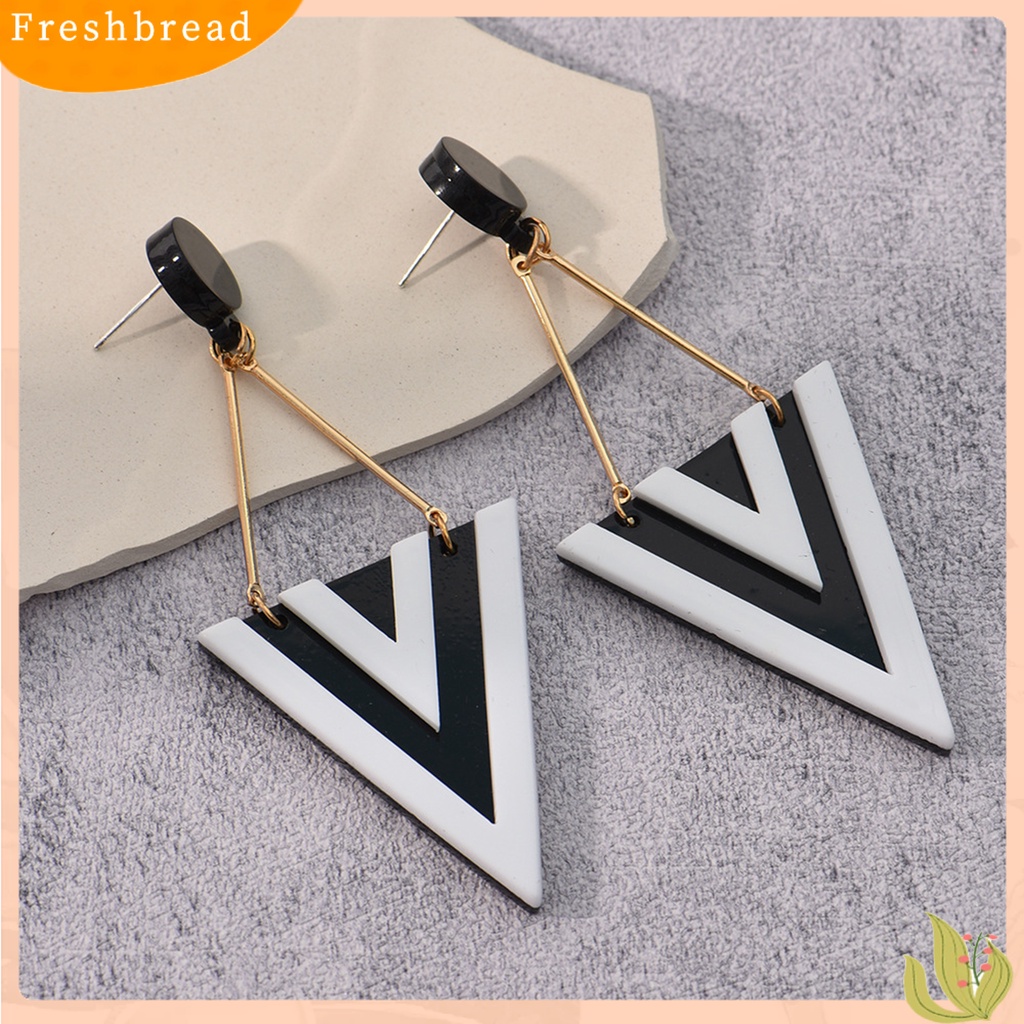 &lt; Freshbread &gt; 1pasang Drop Earrings Berlebihan Geometris Panjang Electroplating Warna Kontras Hias Hadiah Wanita Segitiga Liontin Stud Earrings Perhiasan Pesta Untuk Pakaian Sehari-Hari