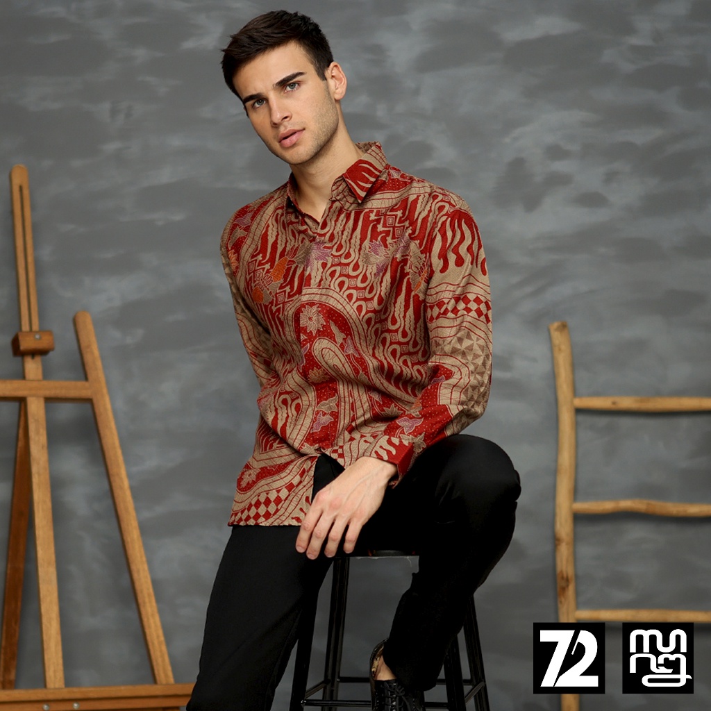 KEMEJA BATIK PRIA LENGAN PANJANG Kemeja Dobby Slimfit Motif Parang Kupu Warna Merah Coklat 723439 Cap 72 - Baju Kemeja Atasan Pakaian Setelan Batik Pria Cowok Laki Laki Remaja Keluarga Kantor Lengan Panjang Modern Slimfit Slim Fit Premium Kekinian