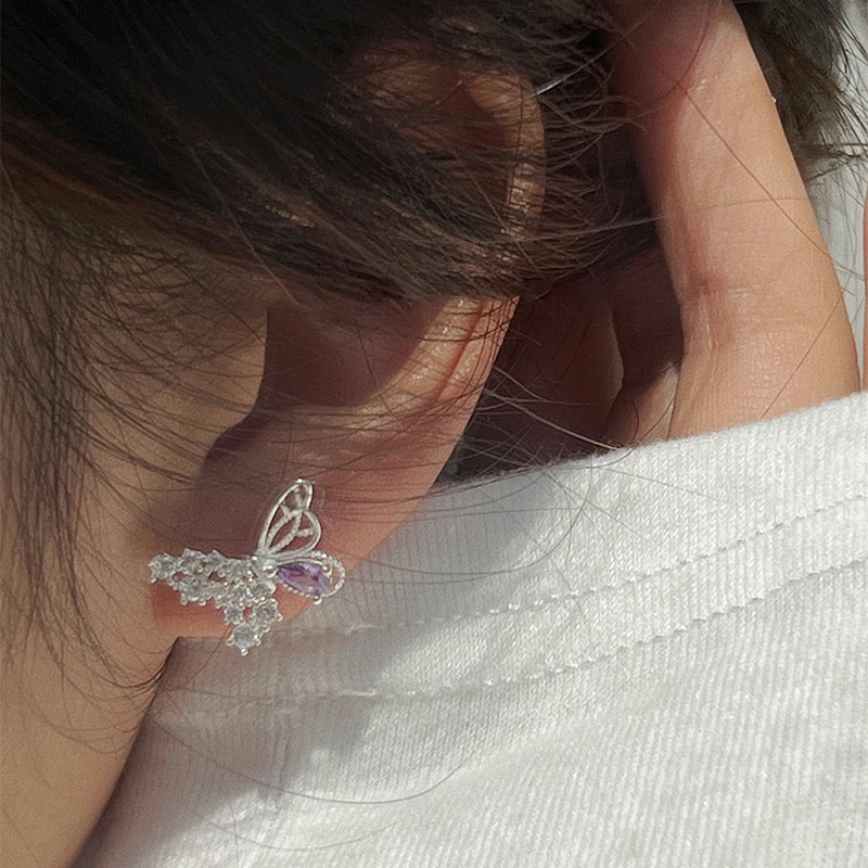 Ahellogirl Anting Kupu-Kupu Wanita Desain Niche Mewah Ringan High-end Anting Berlian Berkilau Kepribadian Temperamen Sederhana Angin Dingin Aksesoris Telinga