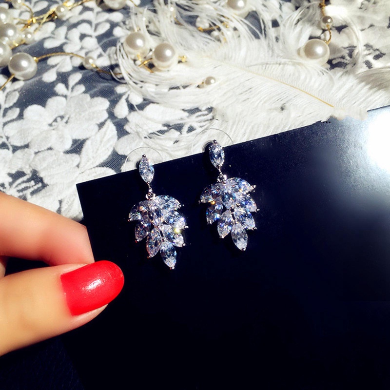 Fashion Baru Briliant Cubic Zirconia Wanita Anting Daun Berbentuk Gadis Segar Anting Telinga Aesthetic Perhiasan Pernikahan Mewah