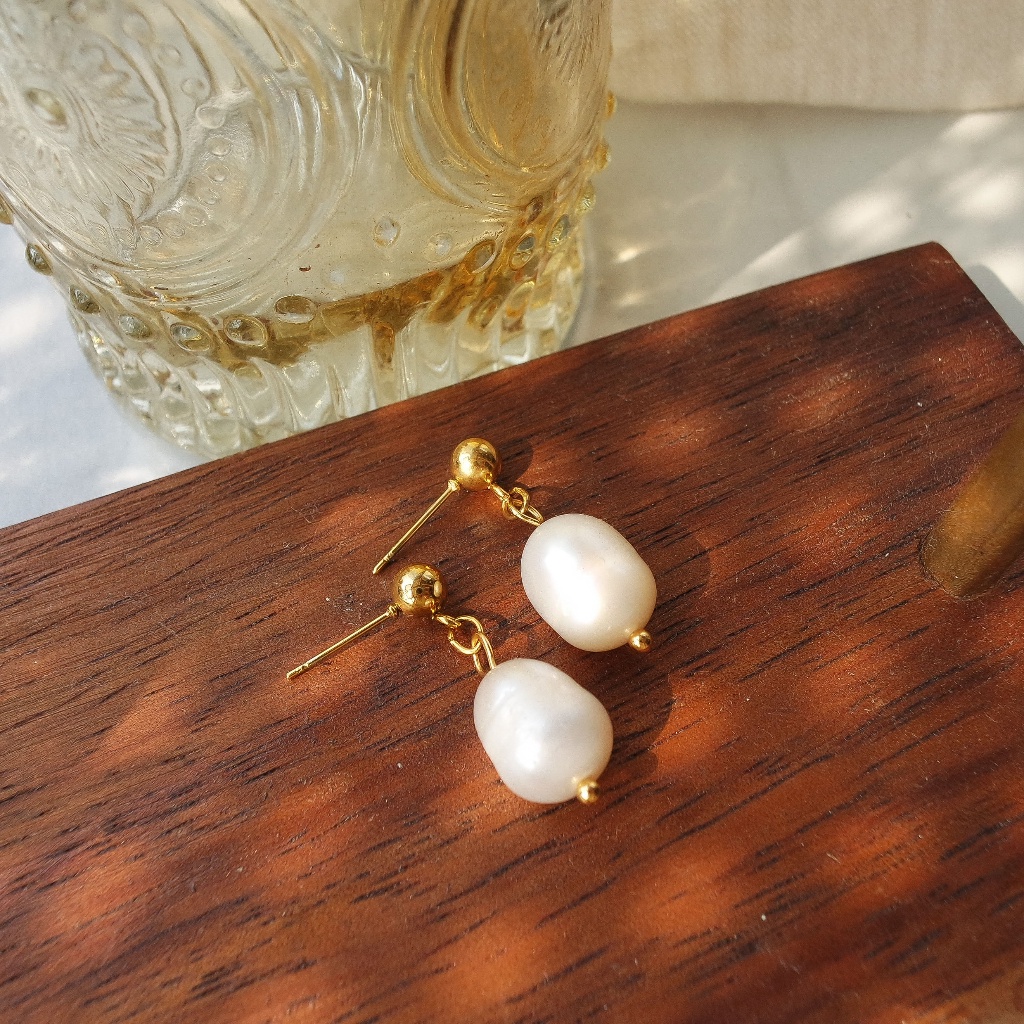 (ANTING ANTI KARAT) - ELLA FRESHWATER PEARL EARRINGS - STAINLESS STEEL