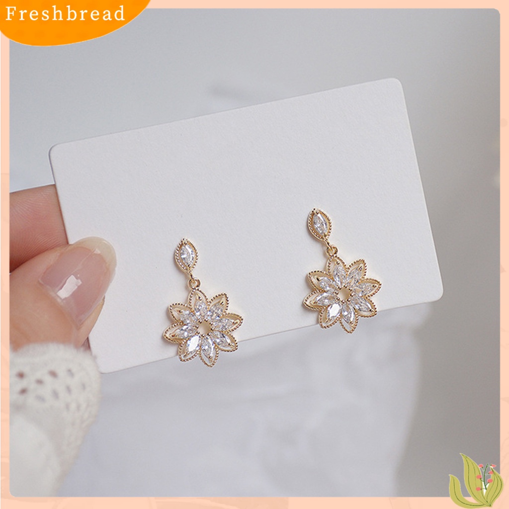 {In Stock} 1pasang Drop Earrings Berongga Keluar Simetris Shiny Faux Kristal Bentuk Bunga Anting Pernikahan Perhiasan Perempuan