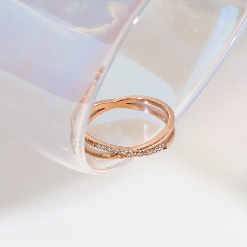 Indah Silang Gaya Diagonal Bertabur Berlian Cincin Baja Titanium Perempuan Anti Karat Berlapis 18 K Rose Gold Cincin Perhiasan