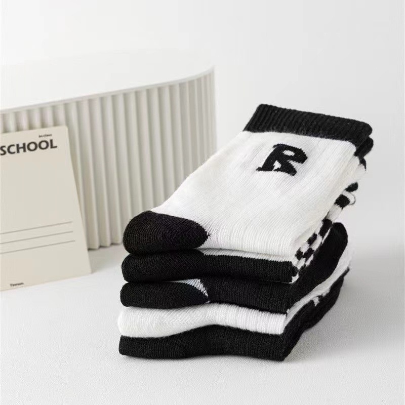 MMM Kaos kaki panjang Letter R 6756 strip garis hitam putih kaos kaki panjang korean style diatas mata kaki kaos kaki mid socks