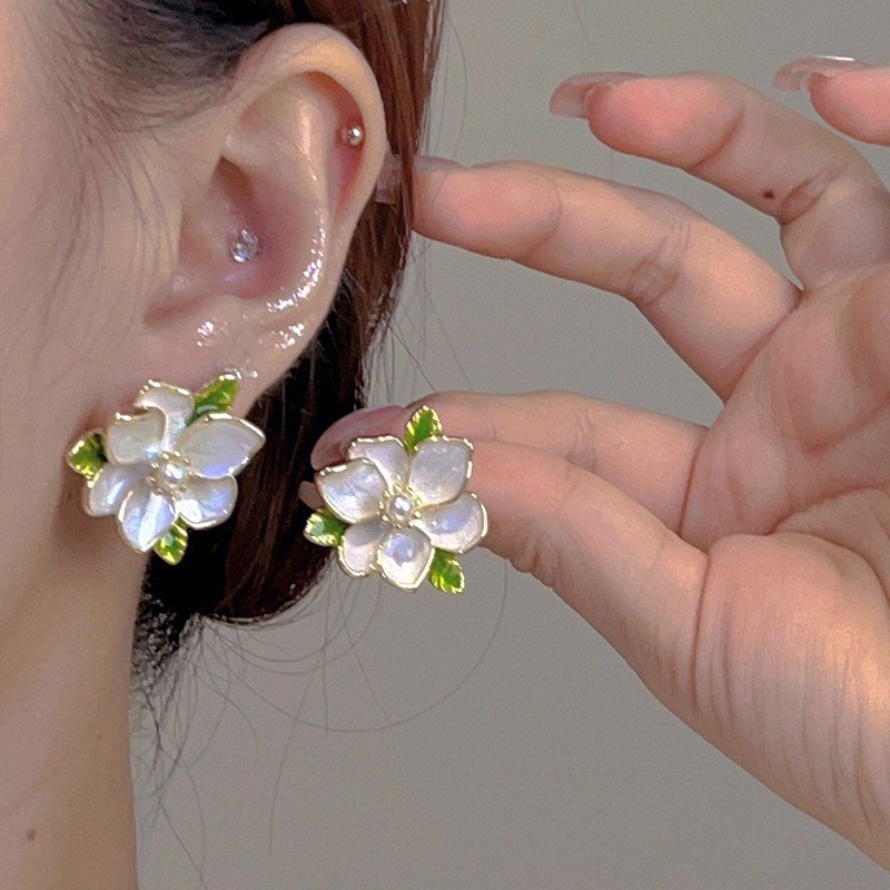 Anting Tetes Minyak Gardenia Vintage Prancis Baru Desain Niche Perempuan Senior Sense of Earrings Kecil Segar Sistem Sen Ratus Dengan
