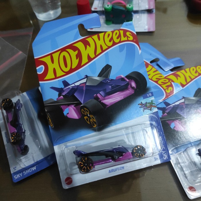 IGS79 HOTWHEELS HOT WHEELS Airuption ungu B23 HKH88