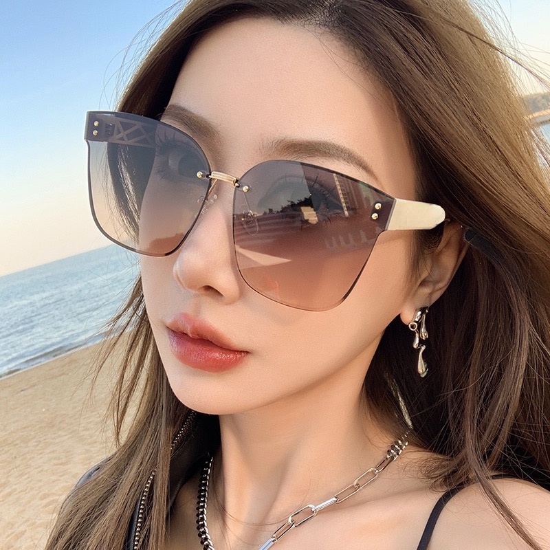 (YUZHU) Oversized Square Frame Sunglasses New Fashion Couple Personality Sunglasses Y2K Trend Tanpa Bingkai Kacamata Wanita