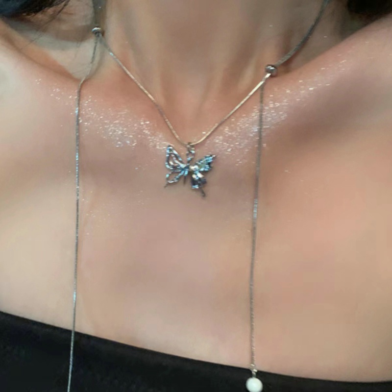 Niche Desain Logam Kalung Temperamen Serbaguna Kupu-Kupu Tetes Air Perak Pribadi Rumbai Manis Kalung Pribadi Wanita