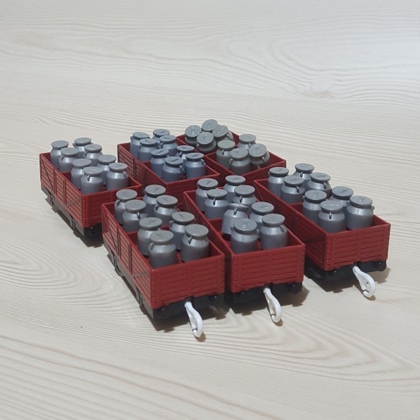 Takara Tomy Plarail Gerbong Botol Susu Thomas Goyang Milk Merah