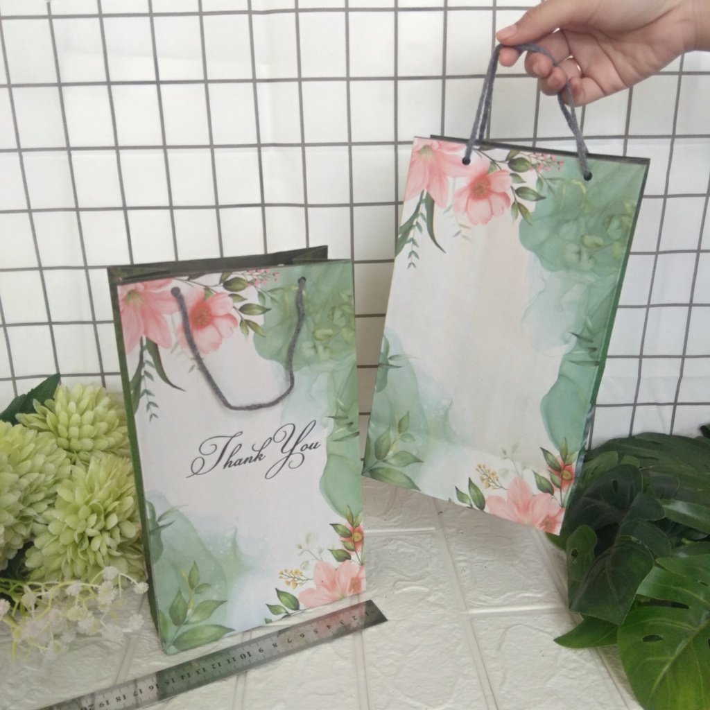 

12 Pcs Tas Kertas 15x8x25 Paper Bag Aesthetic Goodie Bag Souvenir Wedding Gift Bag Unike