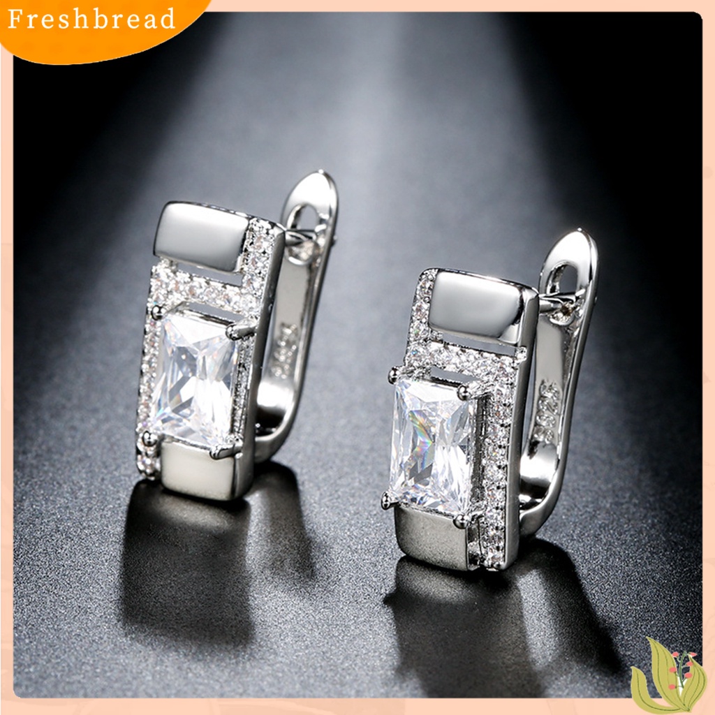 &lt; Freshbread &gt; 1pasang Anting Tusuk Bentuk Persegi Berlian Imitasi Perhiasan Fashion Penampilan Giwang Telinga Gaya Korea Untuk Pakaian Sehari-Hari