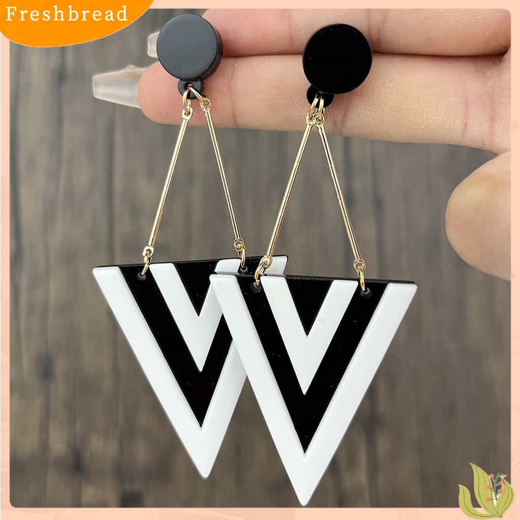 &lt; Freshbread &gt; 1pasang Drop Earrings Berlebihan Geometris Panjang Electroplating Warna Kontras Hias Hadiah Wanita Segitiga Liontin Stud Earrings Perhiasan Pesta Untuk Pakaian Sehari-Hari